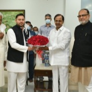 Tejashwi Yadav calls on Telangana CM KCR