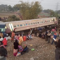 Bengal train accident: Death toll reaches 9, Railway Minister visits spot