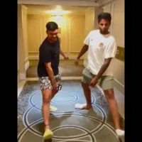 Team India cricketers dances for Pushpa song