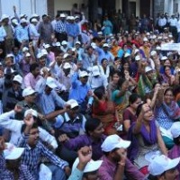 Andhra govt employees threaten strike over pay revision