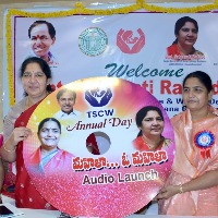 సీఎం ఆలోచనా విధానం మేరకు రాష్ట్ర మహిళా కమిషన్ సమర్థవంతంగా పని చేయాలి: మంత్రి సత్యవతి రాథోడ్