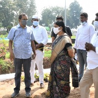 ఆహ్లాదకర వాతావరణంలో సందర్శకులను ఆకర్షించేలా రాజీవ్ గాంధీ పార్కును తీర్చిదిద్దాలి: విజయవాడ మేయర్