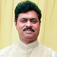 ghmc workers goes cm ramesh home