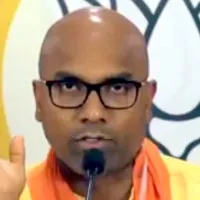 TRS workers attacked BJP MP Arvind car