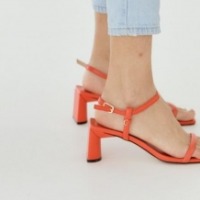 Natural ways to get rid of dry cracked heels