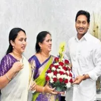 TDP Ex MLA Shobha Haimawati joins YSRCP
