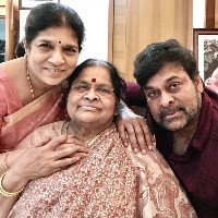 Chiranjeevi's tweet seeking blessings from mother wins hearts on the internet