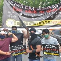 Delhi: Gym owners stage protest outside Kejriwal's residence