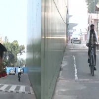 Health Minister cycles to Parliament