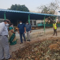 రోడ్లపై, డ్రైన్ లలో చెత్త లేదా వ్యర్థములు వేయకుండా చూడాలి: వీఎంసీ కమిషనర్ రంజిత్ భాషా