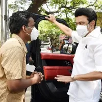 Tamilnadu CM Stalin stops his convoy for a Telugu youth