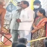 CM KCR visits Muchintal Ashram