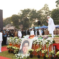 PM Modi pays last respects to his 'Badi Didi'