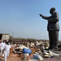 ఢిల్లీలో సుప్రసిద్ధ వ్యక్తుల విగ్రహాల తయారీ స్టూడియోలను సందర్శించిన మంత్రి కొప్పుల ఈశ్వర్