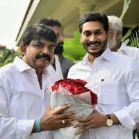 Perni Nani met CM Jagan to discuss cinema tickets issue