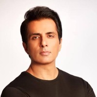 Sonu Sood rescues 19-year-old accident victim
