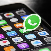WhatsApp tweaks built-in camera, working on redesigned caption view