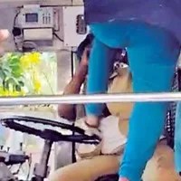 Womna attack on Apsrtc driver in vijayawada