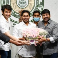 Jagan offers land to tollywood heroes 