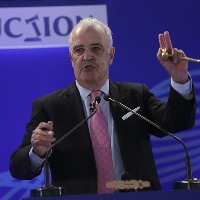 IPL Mega Auction: Auctioneer Hugh Edmeades collapses on stage, early lunch taken