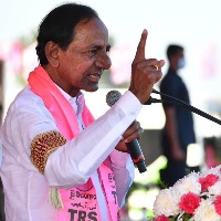 KCR demands Modi to tender apology to farmers