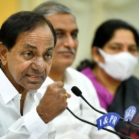 Union minister challenges KCR for debate on performance of Modi govt