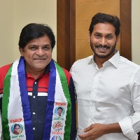 Comedian Ali calls on Jagan amid speculations over RS seat