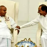 Former PM Devegowda talks to CM KCR via phone