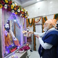 PM Narendra Modi offers prayers at Shri Guru Ravidas Vishram Dham Mandir