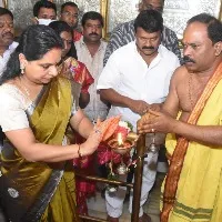Kavitha offers special prayers in Balkampet Ellamma Temple on CM KCR birthday