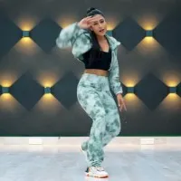 Chahal wife Dhanasri dances for Pushpa songs