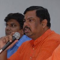 EC bans Telangana BJP MLA from campaigning for 72 hrs