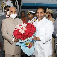AP Governor and CM welcomes President Ramnath Kovind in Vizag