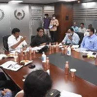 ఉన్నత అధికారులతో మంత్రి తలసాని సమీక్ష