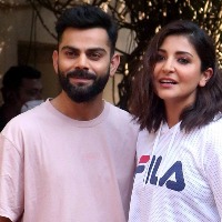 #Virushka: Anushka, Virat pose for the shutterbugs at Mehboob Studio