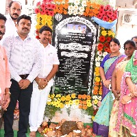 నిర్దేశిత గడువులోపుగా నిర్మాణ పనులు పూర్తి చేయాలి: మంత్రి వెల్లంపల్లి 