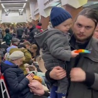 Thousands of Ukrainians leaving the country