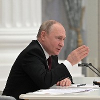 Putin tells Ukrainian military to 'take power into their hands' and negotiate with Moscow