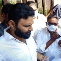 పెదపాలపర్రును కృష్ణాజిల్లాలో కొనసాగించాలని మంత్రి కొడాలికి గ్రామస్తుల వినతి