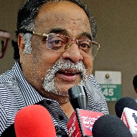 Bommai lays foundation for film star Ambarish's memorial, says memorial for Puneeth soon