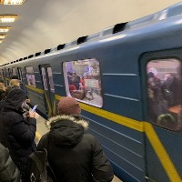Thousands fight to get on trains out of Kiev