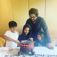 Allu Arjun and Sneha celebrate their 11th wedding anniversary