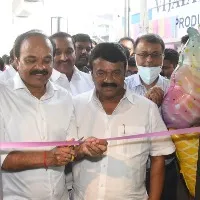 తెలంగాణ విజయ డెయిరీ ఐస్ క్రీమ్ పార్లర్ ను ప్రారంభించిన మంత్రి తలసాని