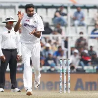 Kapil Dev sent a small hand-written note congratulating me for crossing him: Ashwin