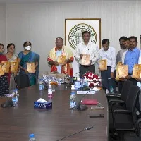 15 సంపుటాల తెలంగాణ రాష్ట్ర చట్టాల పుస్తకాలను ఆవిష్కరించిన సీఎస్ సోమేశ్ కుమార్