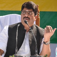 Yogi's 'bulldozer' could not dislodge these 'Robinhoods'