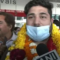 He is Modi son not mine says emotional father as son returns from Ukraine