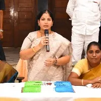 అందరి సహకారంతో నగరాన్ని అభివృద్ధి పర్చుకుందాం: విజయవాడ మేయర్