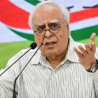 Congress Veterans Slam Sibal For His Remarks On Sonia