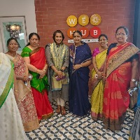 వీ హబ్ ను సందర్శించిన మహిళ కమిషన్ చైర్ పర్సన్ వాకిటి సునీతా లక్ష్మారెడ్డి